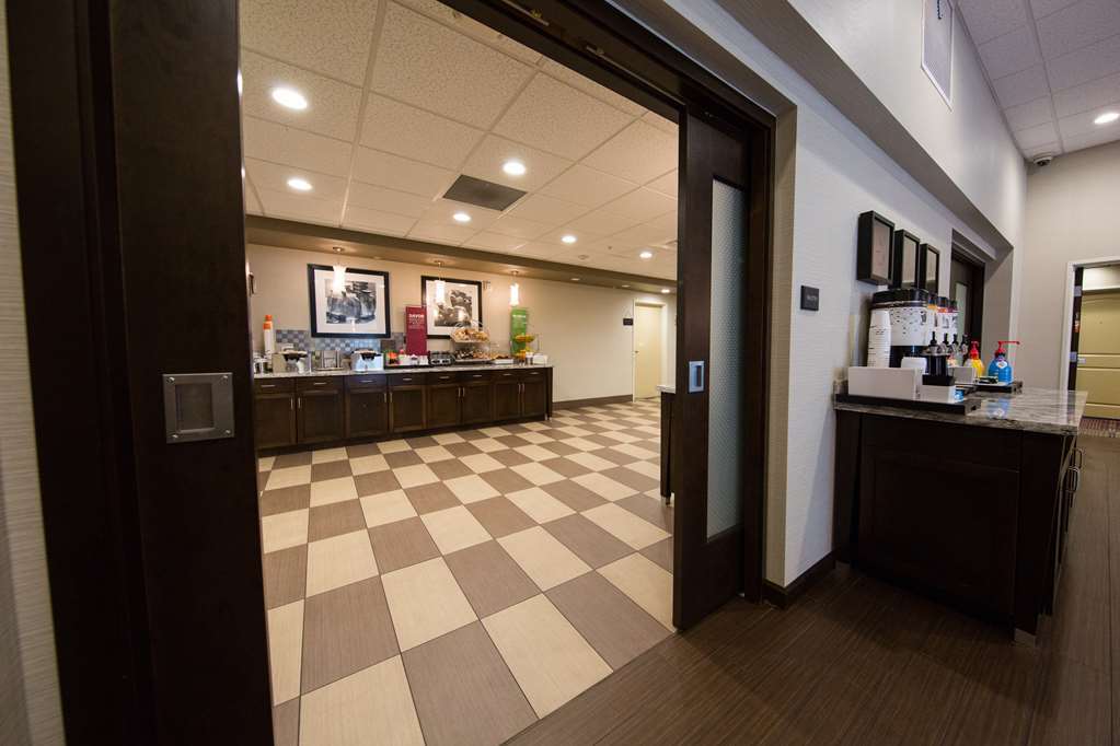 Hampton Inn Seattle/Everett Downtown Restaurant photo